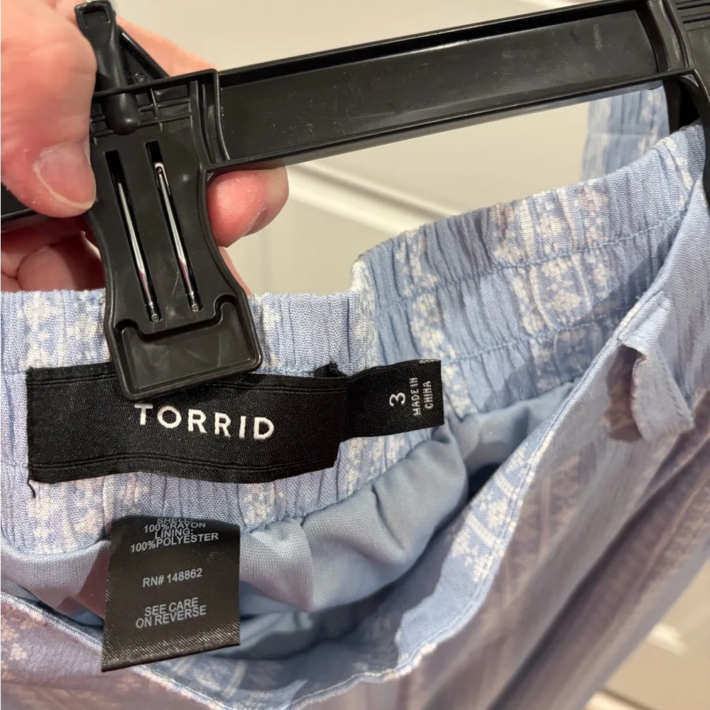 Torrid Light Blue Patterned Wide Leg Pants - Picture 2 of 3